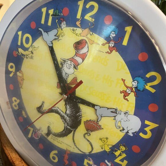 Lot of DR. SEUSS 10" Wall Clock Cookbook 8 Window Clings Teacher Classroom - Picture 6 of 14